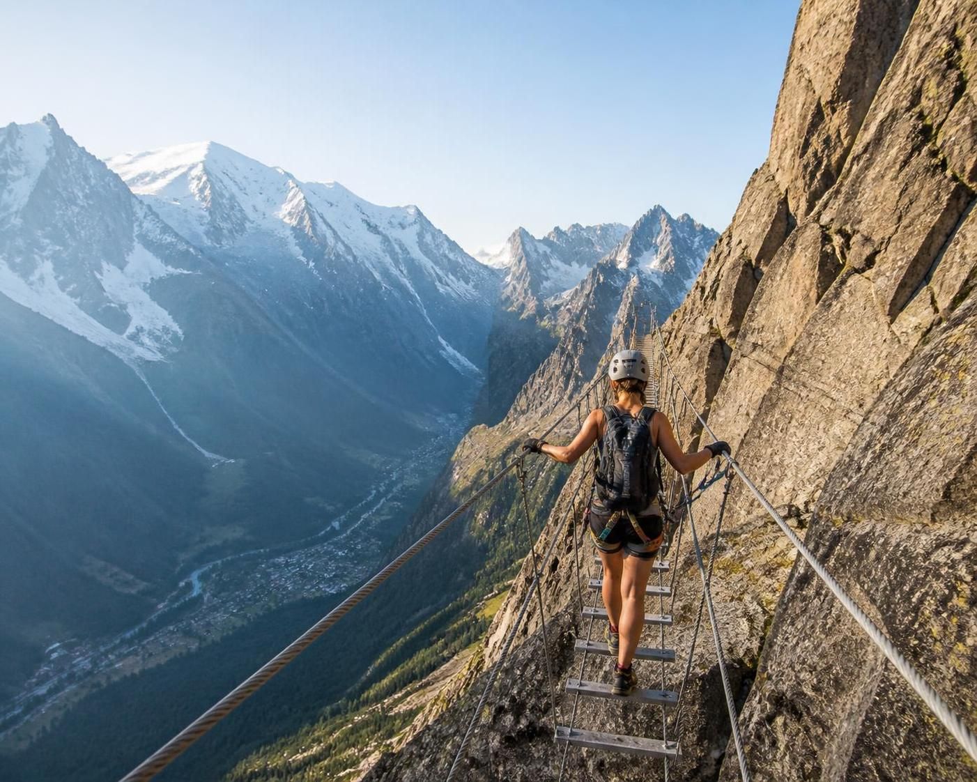 explorez la via ferrata de chamonix-mont-blanc avec notre guide complet, adapté aux débutants comme aux experts. découvrez conseils, itinéraires et équipements pour une aventure sécurisée et inoubliable.