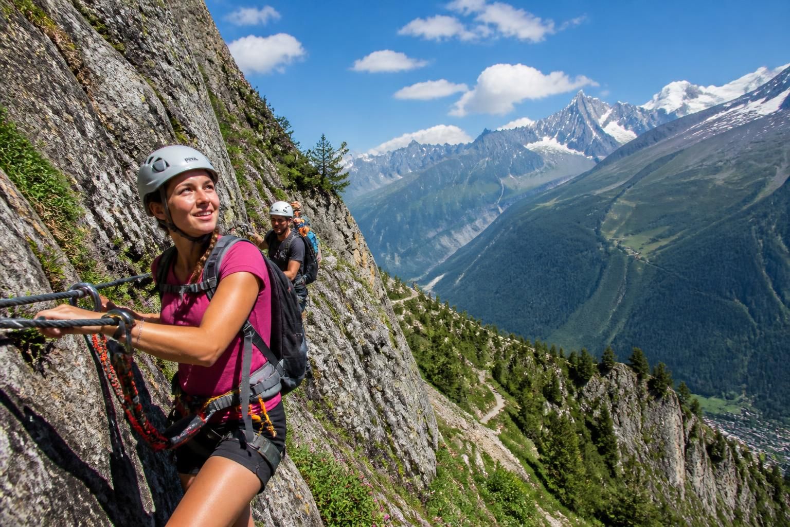 explorez les meilleures via ferrata à chamonix pour vivre une aventure inoubliable alliant sensations fortes et paysages à couper le souffle.