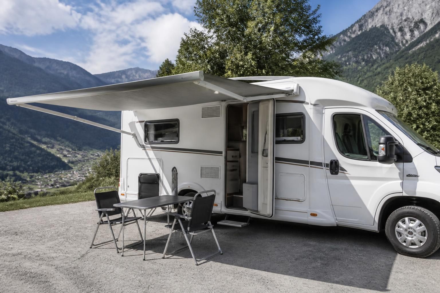 découvrez tout ce qu'il faut savoir pour choisir le store idéal pour votre camping-car en 2026 : conseils, matériaux, dimensions et astuces pratiques.